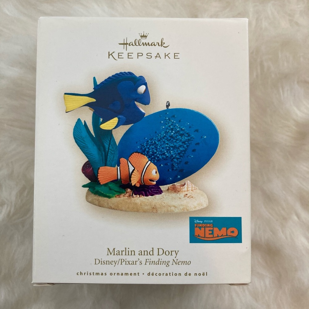 Hallmark Disney/Pixar Ornament Marlin and Dory
